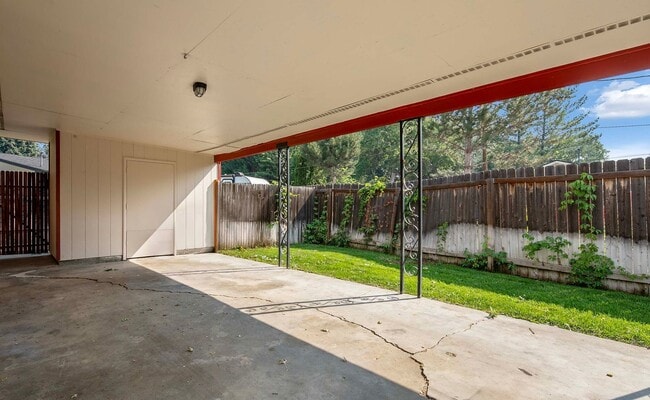 Building Photo - 2bd, 1b Cozy Home awaits in Boise Bench!