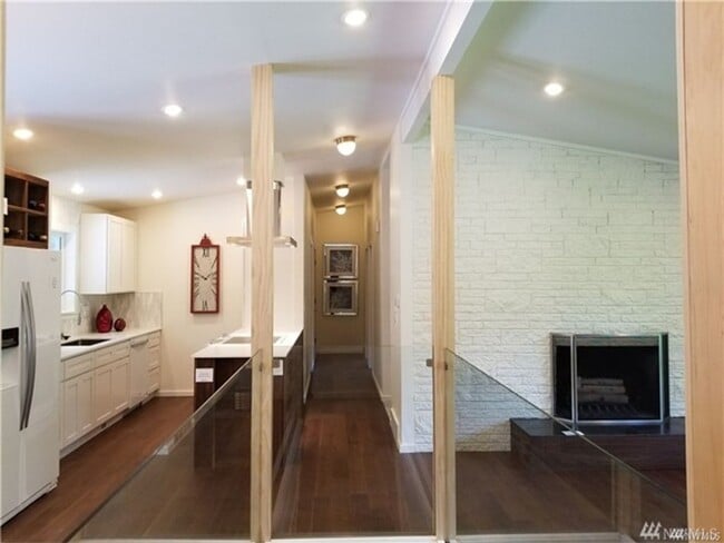 Building Photo - Bellevue 4 bedroom Home in Newport Hills!