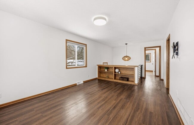 Building Photo - Nicely remodeled side by side duplex 3-Bed Home with Gleaming Hardwood Floors & New carpet in Hop...