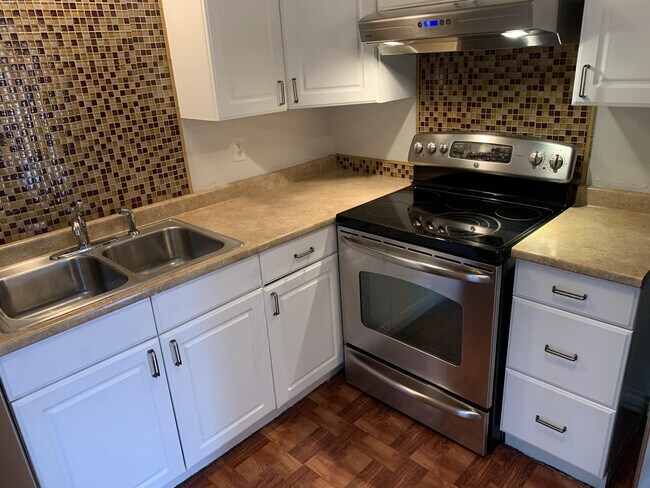 Foto del edificio - 9229 N Chase Ave