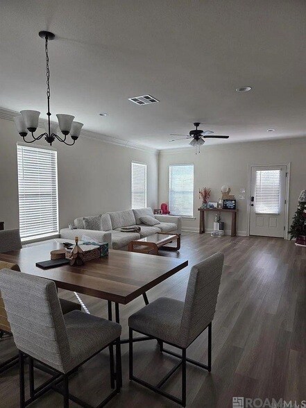 Foto del edificio - 7211 Kenilworth Crossing Ave