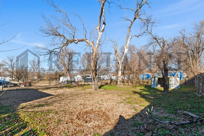 Foto del edificio - 224 Grover Ave