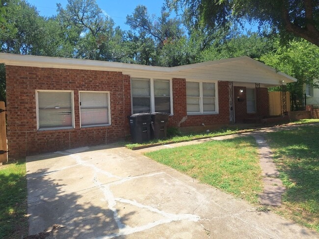 Building Photo - 5912 Maceo Ln