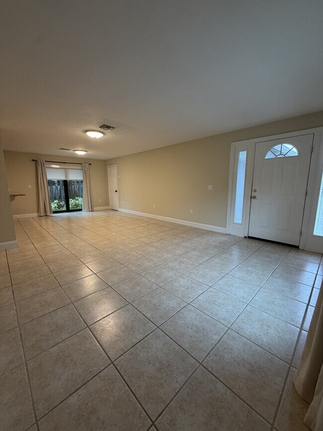 Foto del edificio - 760 94th Ave N