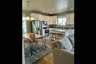 Building Photo - 932 W 2840 N