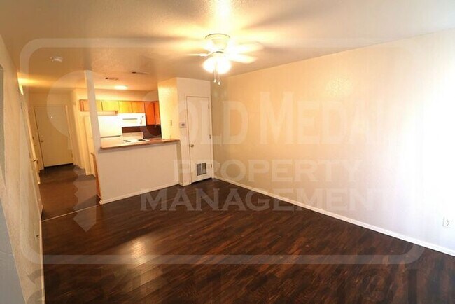 Foto del edificio - 1208 Industrial Blvd