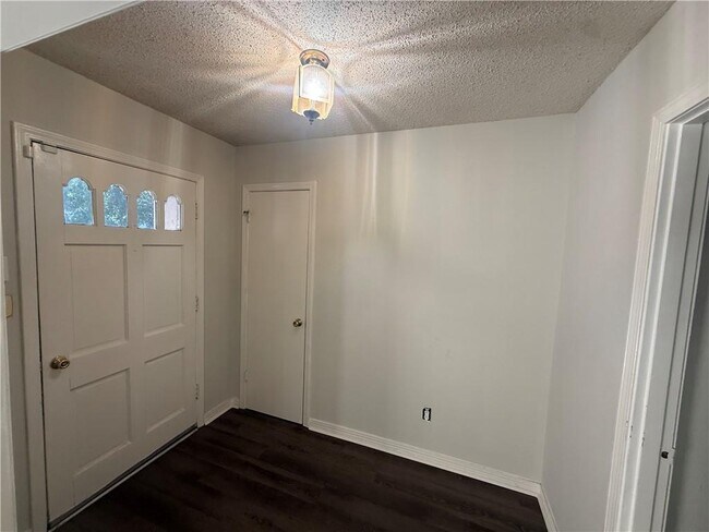 Foto del edificio - 1513 Deerwood Dr E