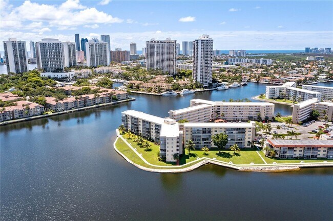 Foto del edificio - 18021 Biscayne Blvd