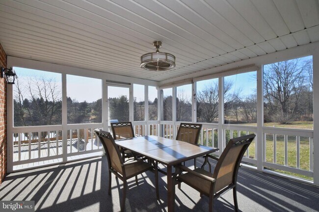 Building Photo - 2310 Kings Arms Dr