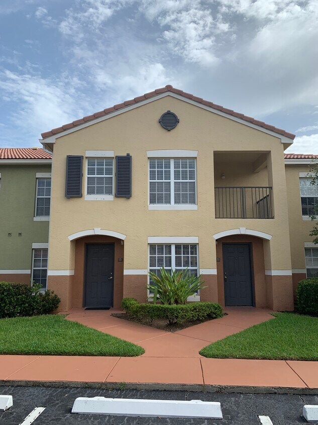 Foto principal - 10318 Fox Trail Rd S