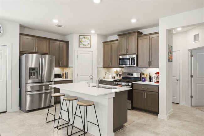 Foto del edificio - 514 Clearlake Dr