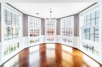 Building Photo - 830 Monroe St