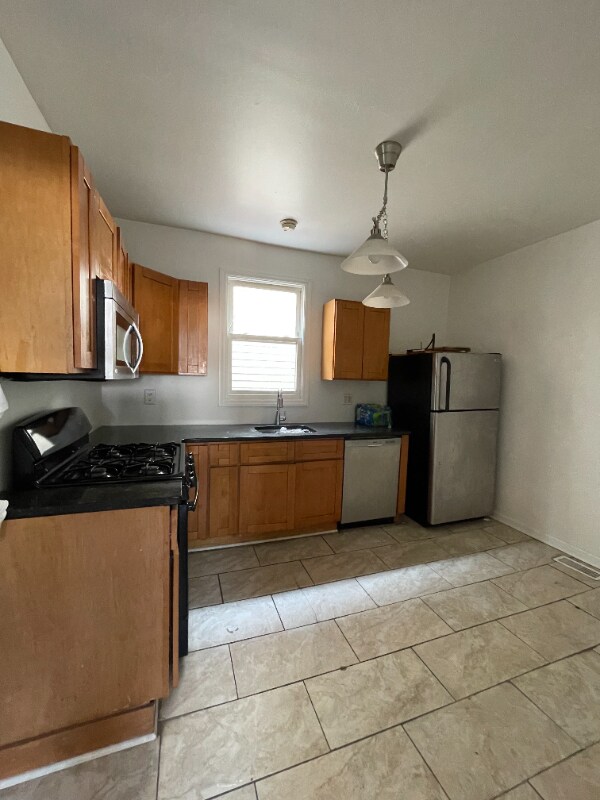 Foto del edificio - 572 Christopher St