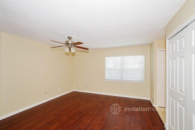 Building Photo - 9 N Aurora Dr