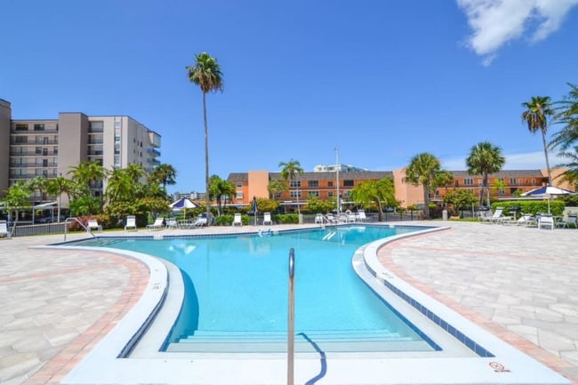 Foto del edificio - 7420 Bay Island Dr S