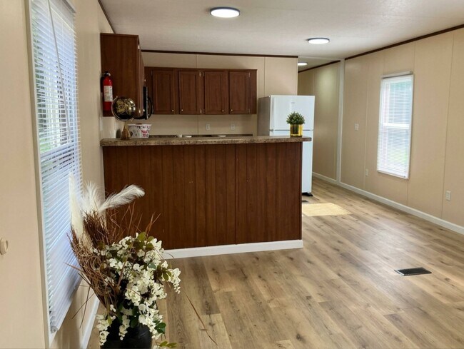 Building Photo - 91 Deerwood Park