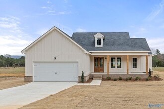 Building Photo - 219 Bush Rd SE