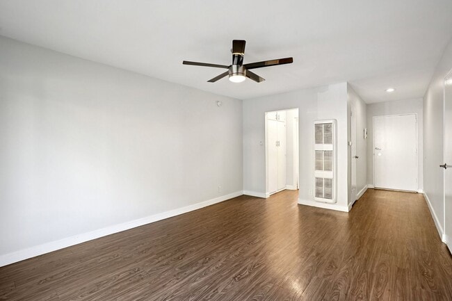 Interior Photo - 123 California Ave