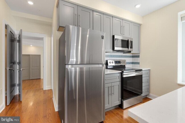 Foto del edificio - 6605 Ridge Ave