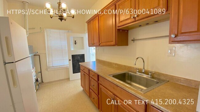 Foto del edificio - Two Bedroom Near MIIS with Laundry In Unit