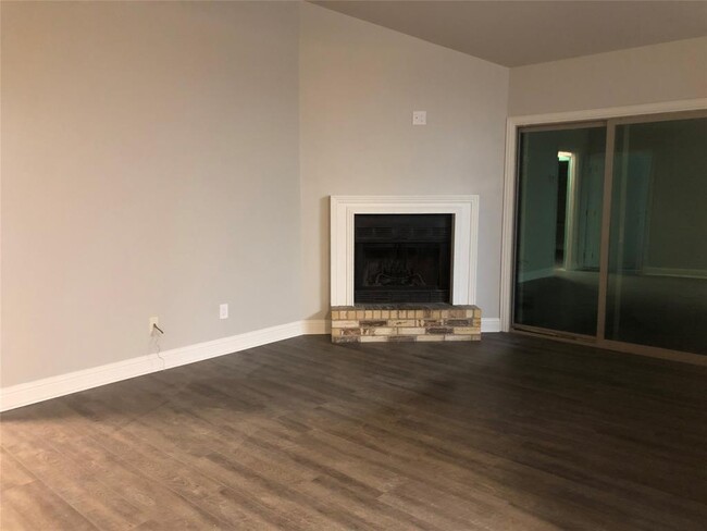 Building Photo - 3218 2nd St