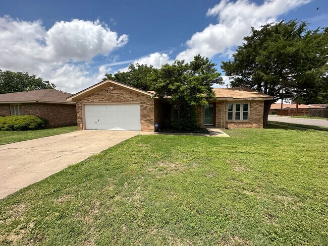 Foto del edificio - Spacious 3/2 in Central Lubbock!