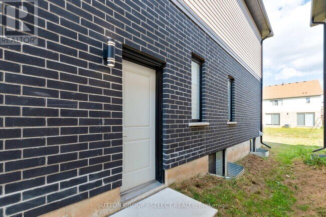 Building Photo - 2269 Southport Cresent