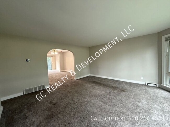 Building Photo - 4311 IL-176-Unit A