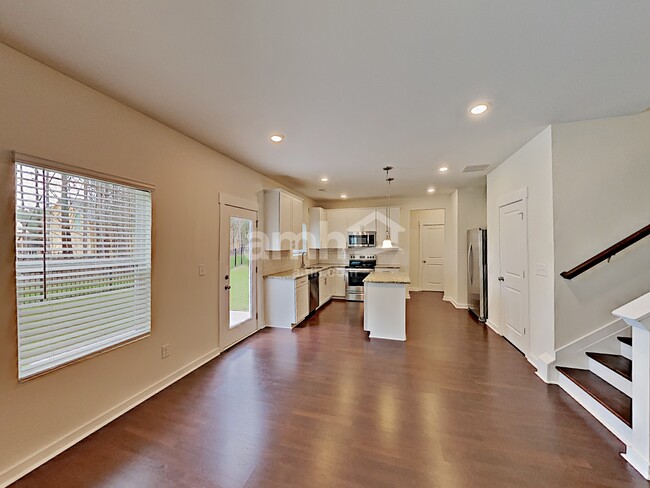 Building Photo - 482 Camp dr