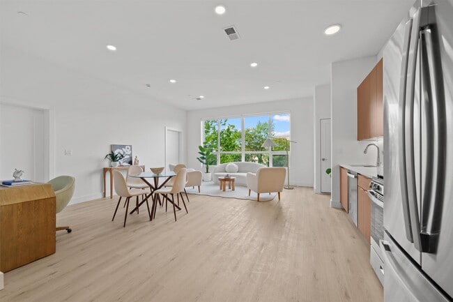 Building Photo - 17 Ave E