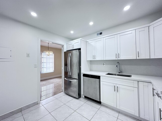 Foto del edificio - 10777 W Sample Rd