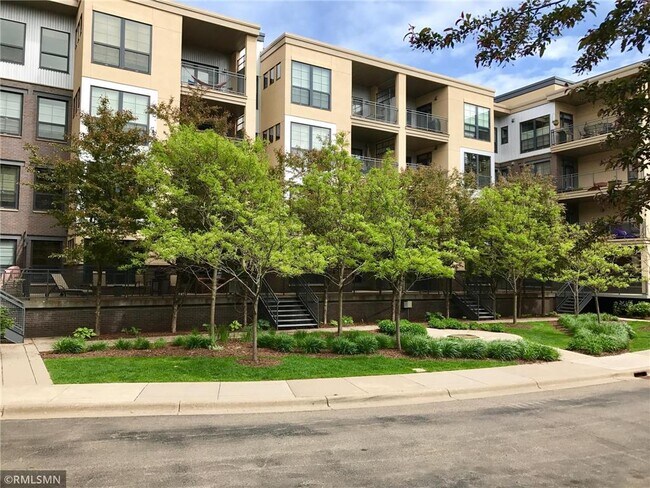 Building Photo - 820 Emerald St SE