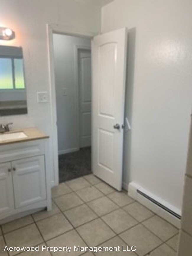 Building Photo - 3 br, 1 bath House - 2575 S Sheridan Blvd #11