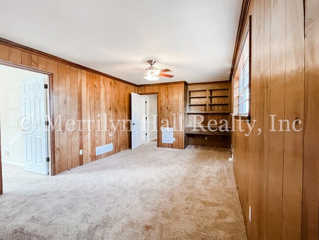 Building Photo - Cute home on a cul-de-sac!