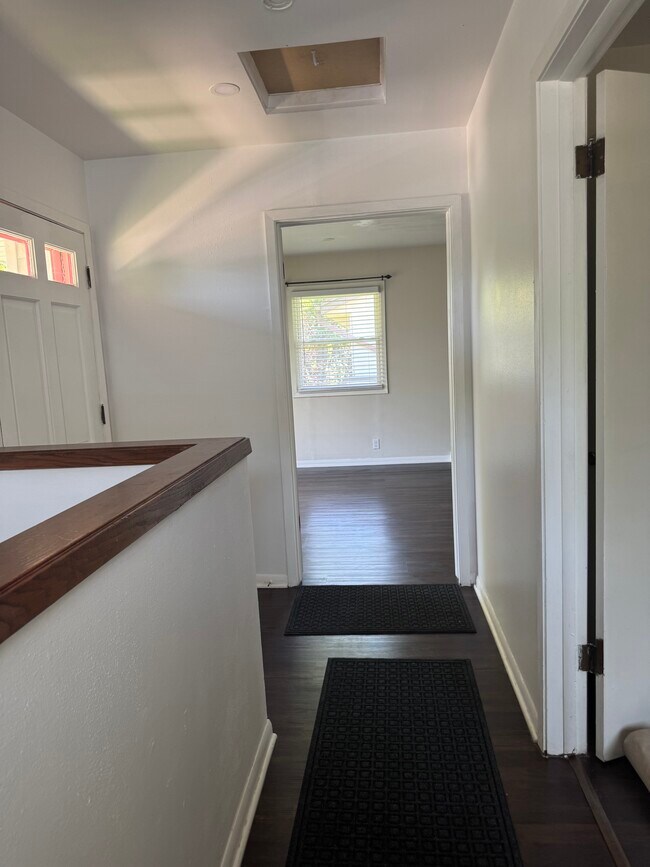 Pasillo superior - 7211 W Brentwood Ave