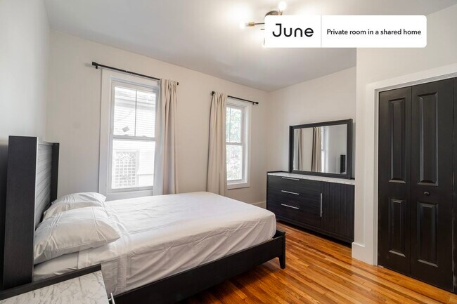 Foto del edificio - Room in Shared 5 bed/2 bath home in Roxbury