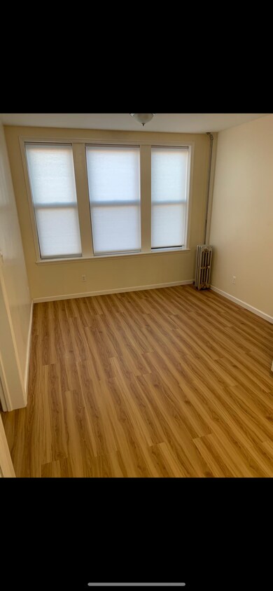 Foto principal - 743 68th St