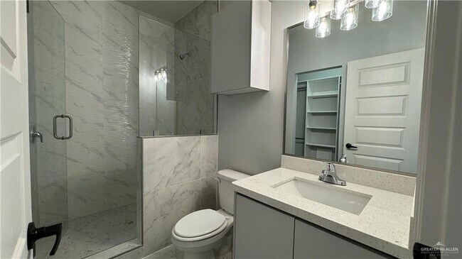 Foto del edificio - 906 Hidden Hls St