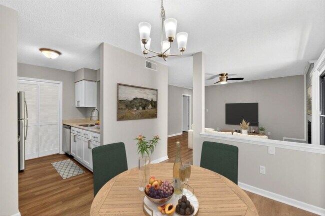 Foto del edificio - 3 BEDROOM CONDO IN TERRIFIC LOCATION!
