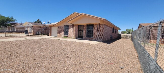 Building Photo - 5761 Longview Dr