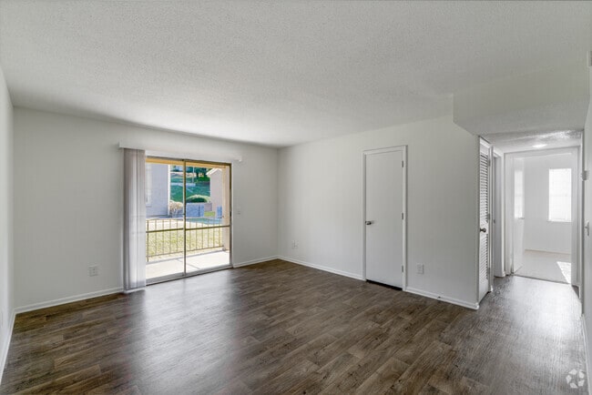 2BR, 1BA - 960SF - Living Room - Ravenwood Hills