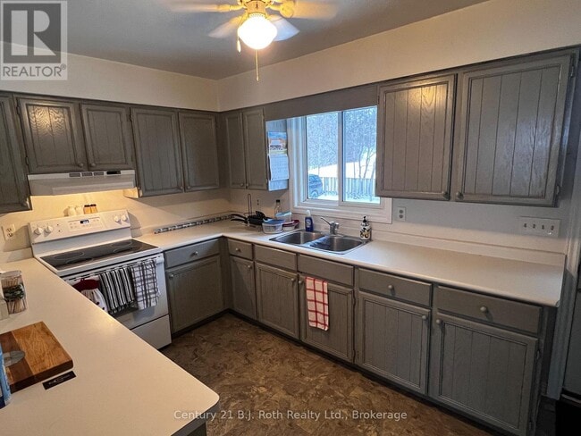 Building Photo - 406 Mary St