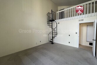Building Photo - 9817 E Peakview Ave