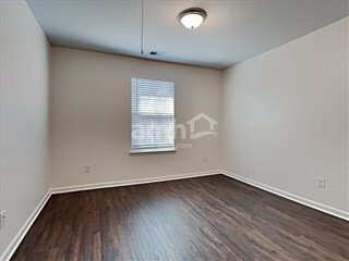 Foto del edificio - 1361 Hermitage Ln