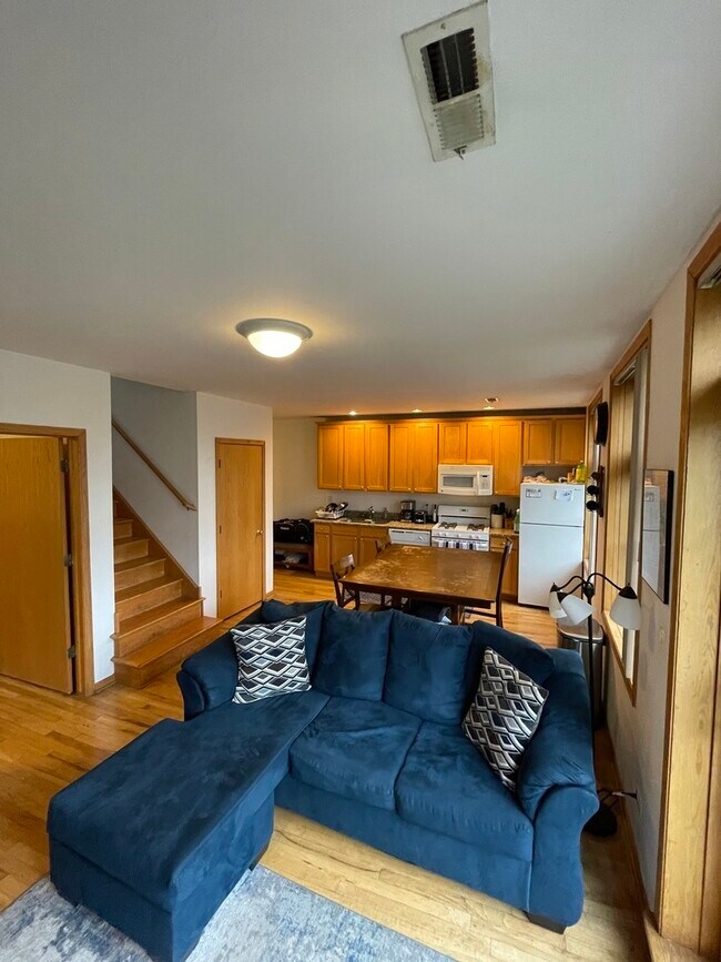 Foto del edificio - 865 W Buckingham Pl