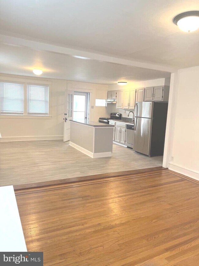 755 W Lancaster Ave Unit 2 FLOOR, Wayne, PA 19087 Room for Rent in Wayne, PA