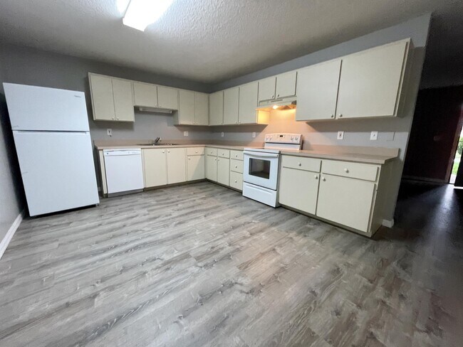 Building Photo - 2275 Granada Dr