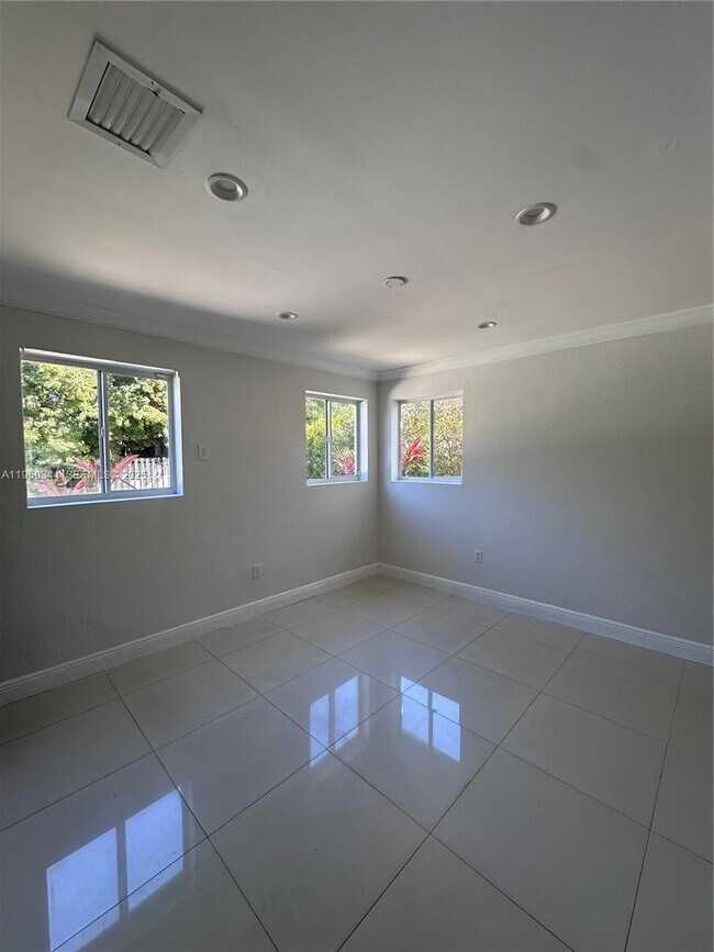 Foto del edificio - 3121 NW 3rd Ave