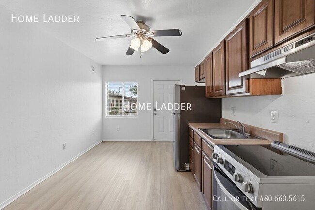 Building Photo - 2115 N Oracle Rd