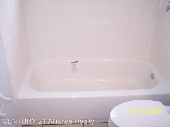 Building Photo - 3 br, 1 bath House - 27168 Wakefield Drive